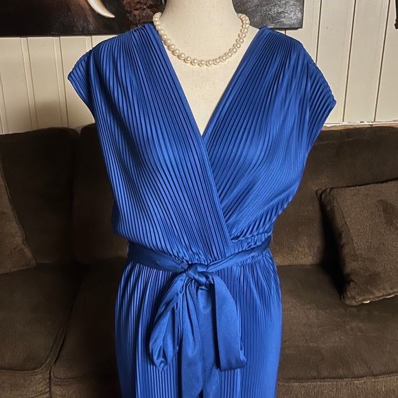 Lean On Klopman • Vintage • 1970’s • USA • Size 8 • Blue • Pleated • Dress - Picture 5 of 16